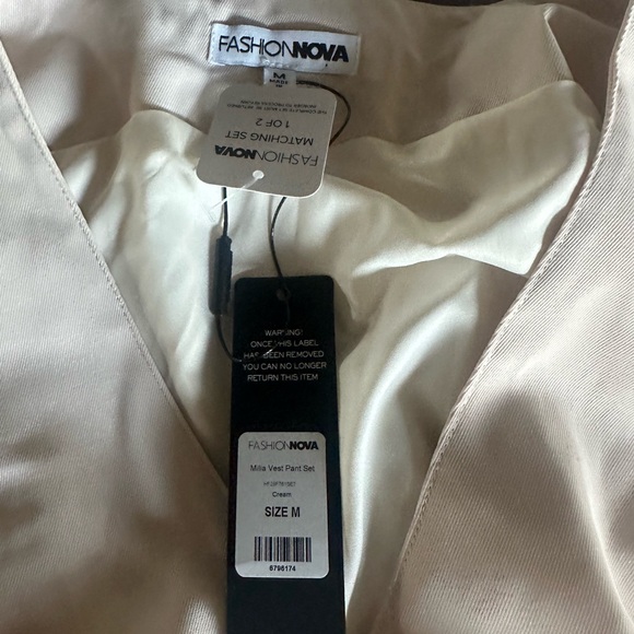 Fashion Nova Cream Sleeveless Button-Front V-Neck Top - Picture 3 of 6